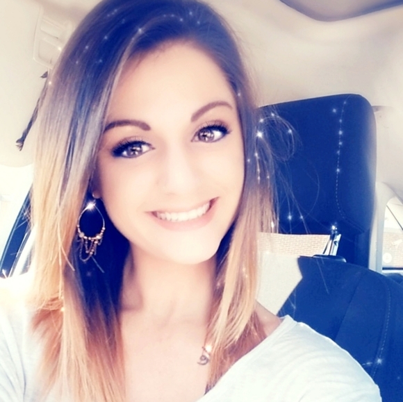 Meet your Posher, Bethany - Picture 1 of 1